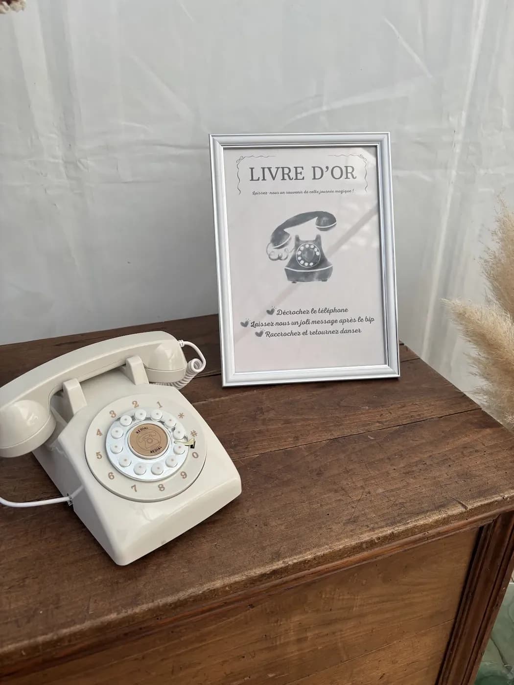 Téléphone livre d’or audio blanc et son cadre « Livre d’or »